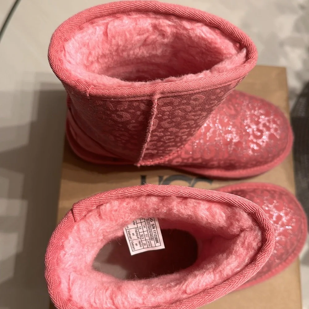 Pink leopard uggs - Picture 4 of 9